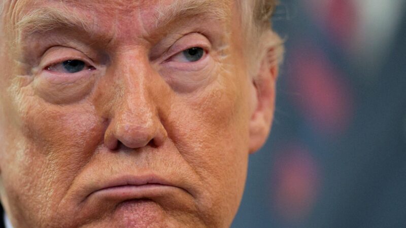 Os recuos de Trump e o desgaste de poder – O Assunto #1705