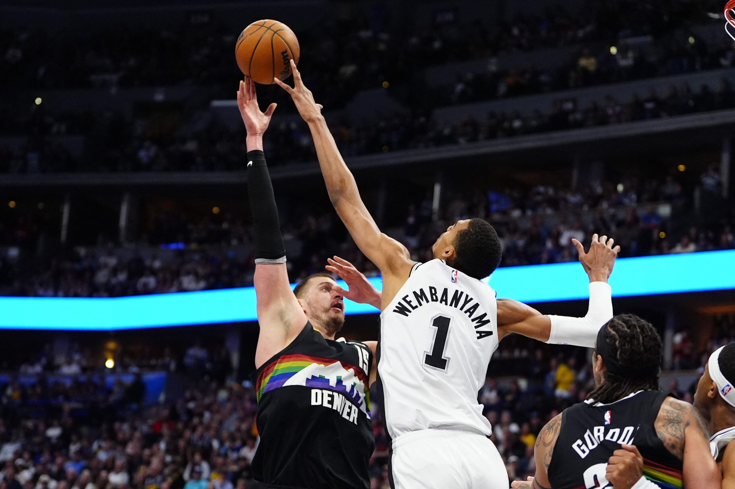NBA: Jokic ofusca Wembanyama, e Nuggets param sequência de 11 vitórias dos Spurs