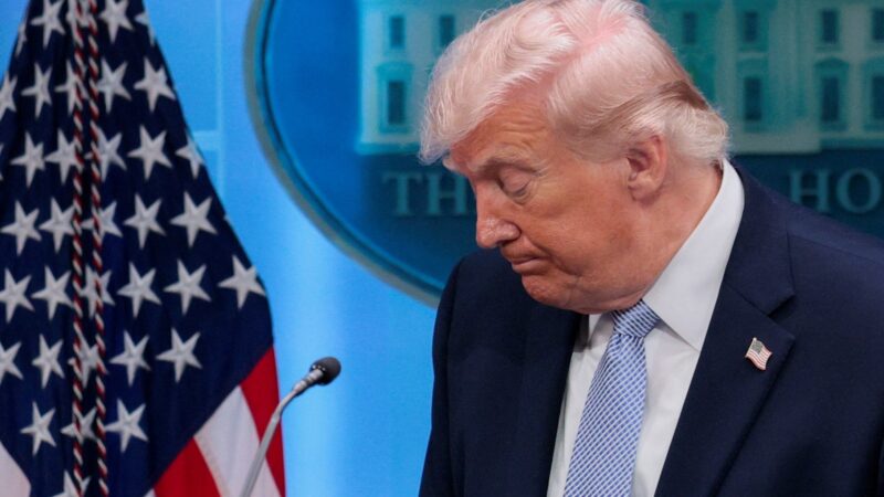 Petróleo despenca após Trump suspender ataques ao Irã