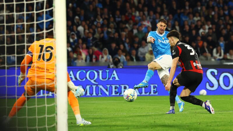 Napoli vence Milan e assume vice-liderança do Campeonato Italiano