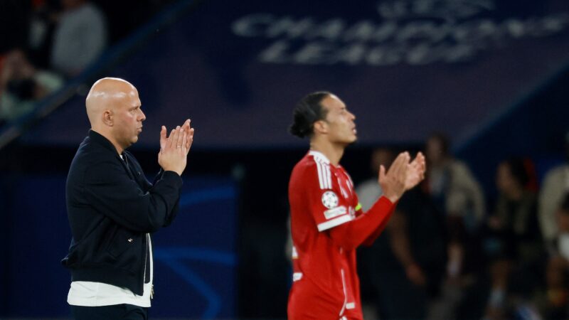 Slot cita “modo de sobrevivência” e é sincero após domínio do PSG: “Sorte de perder só por 2 a 0”