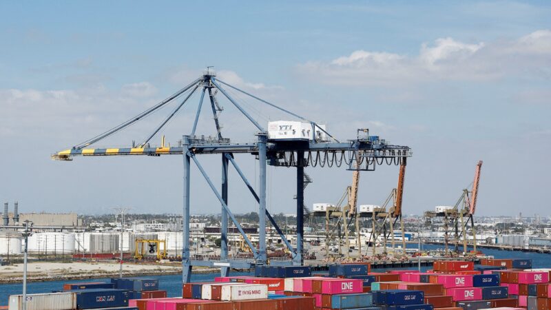 Tribunal de comércio dos EUA avalia legalidade da tarifa global de 10% de Trump