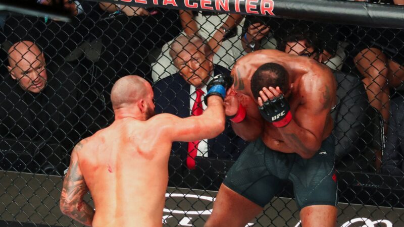 Trump assiste ao UFC em Miami enquanto negociação no Paquistão fracassa