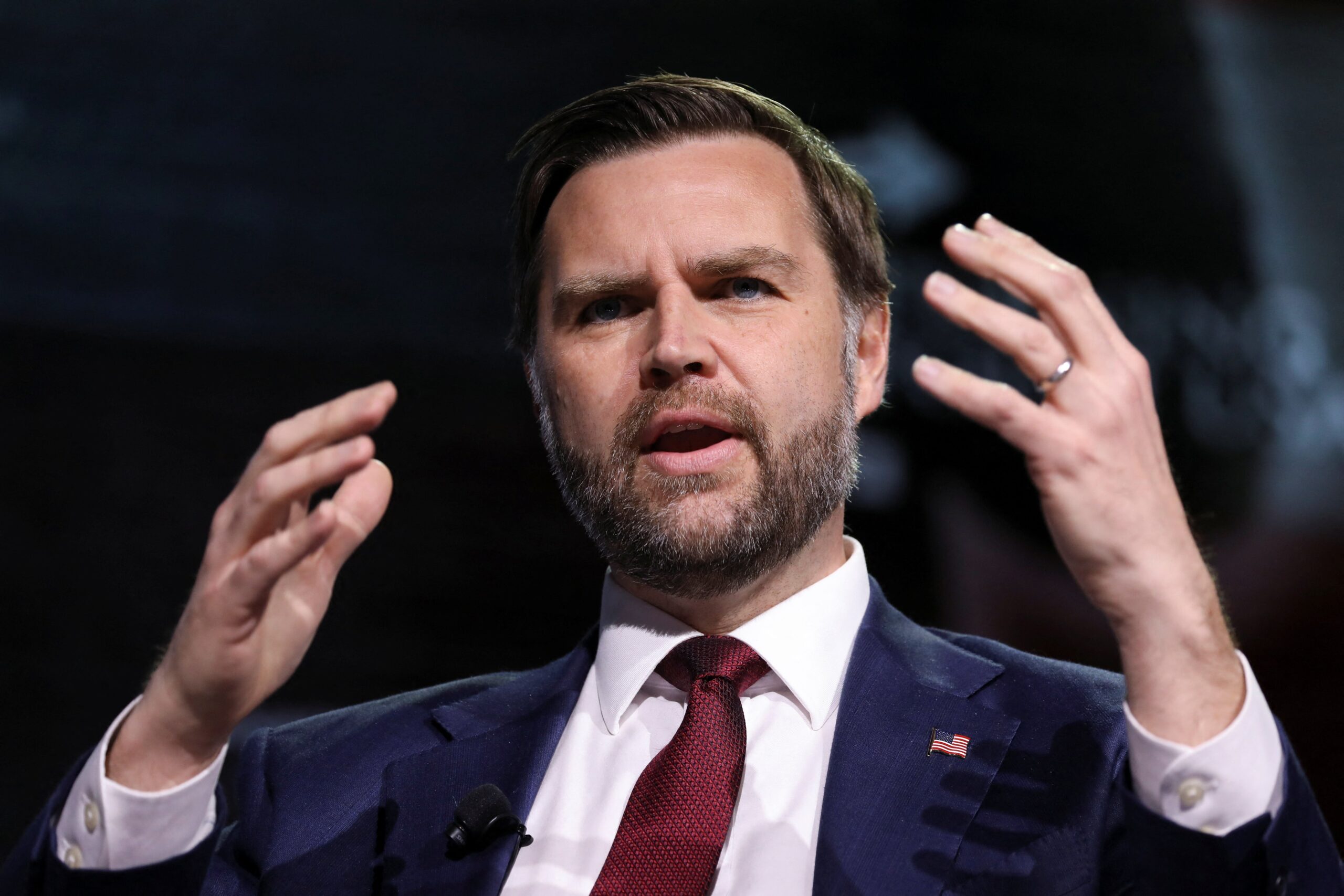 Vice de Trump diz que cessar-fogo está sendo respeitado, mas desconfiança entre EUA e Irã não pode ser resolvida da noite para o dia