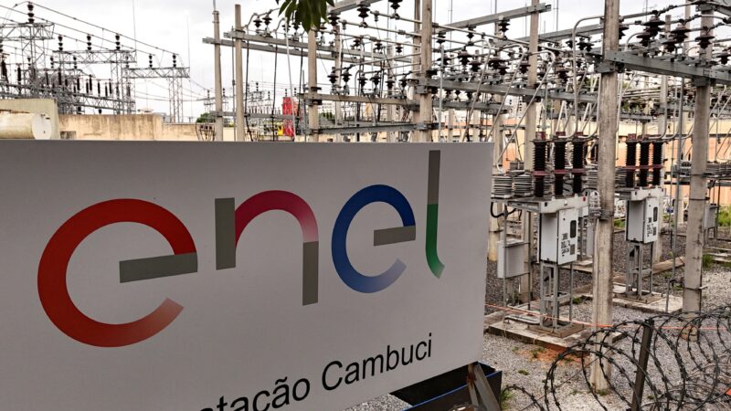 Agência internacional rebaixa nota da Enel e cita risco de empresa perder concessão em SP