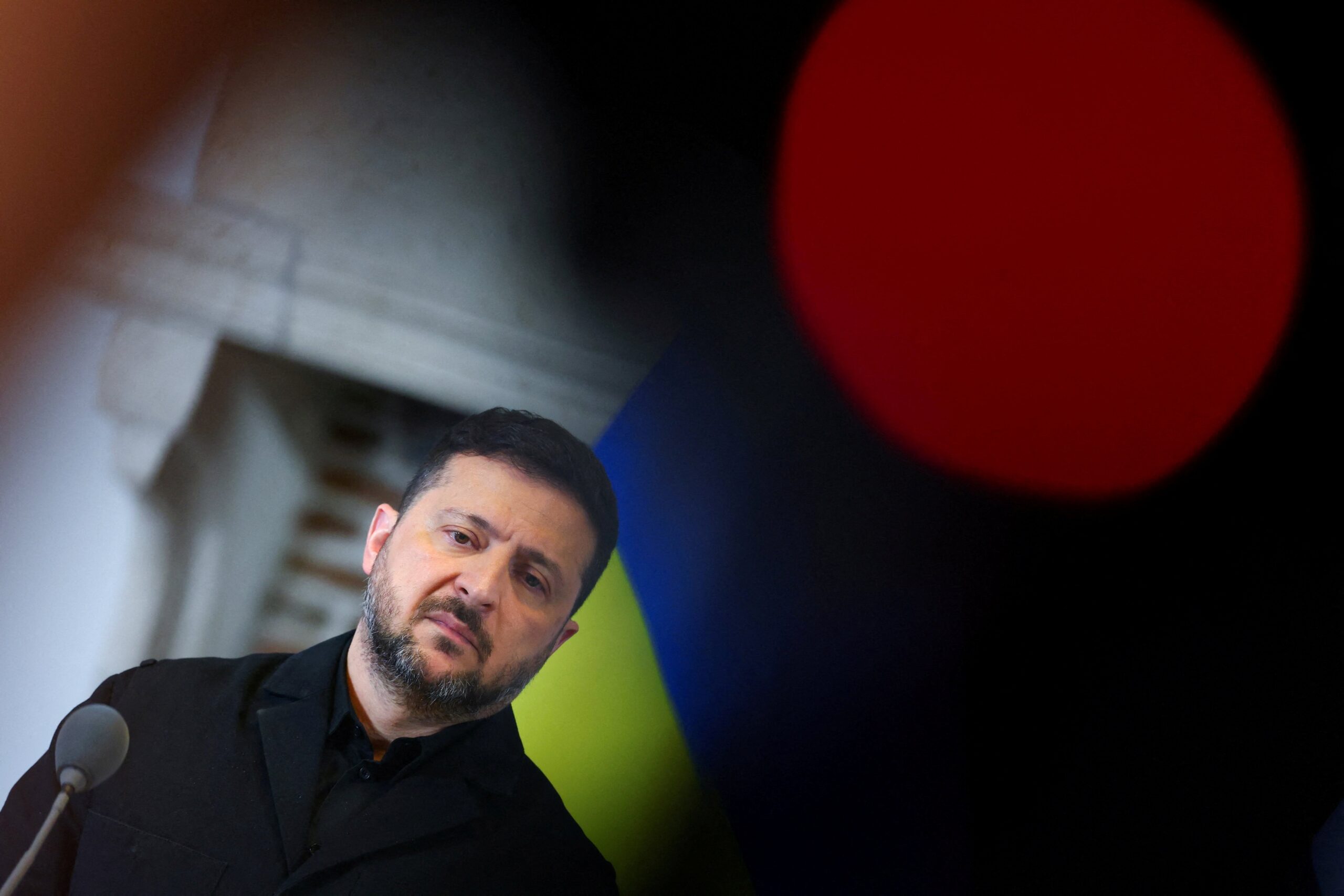 Alívio de sanções ao petróleo russo é ‘dinheiro para a guerra’, diz Zelensky