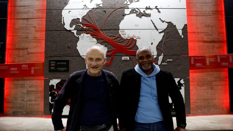 Homem de 80 anos é 1º na França a se desculpar formalmente por ligações de família com escravidão