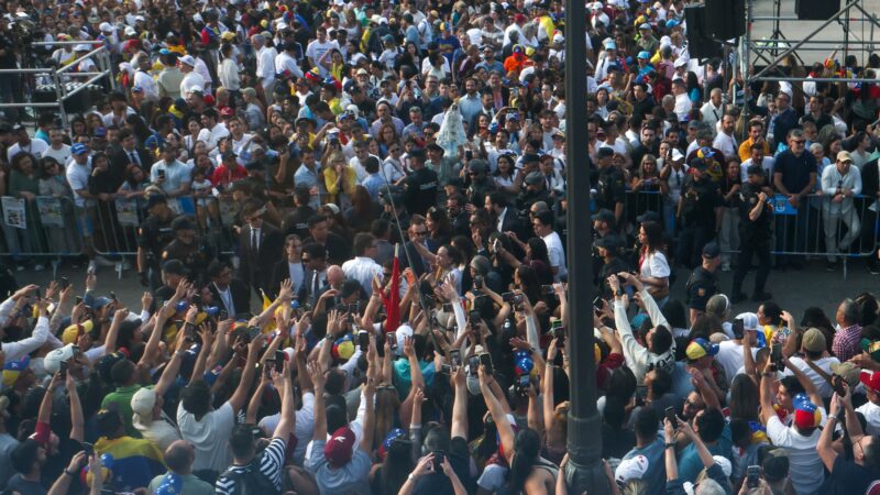 María Corina Machado reúne multidão em Madri e fala em ‘retorno para casa’ da diáspora venezuelana