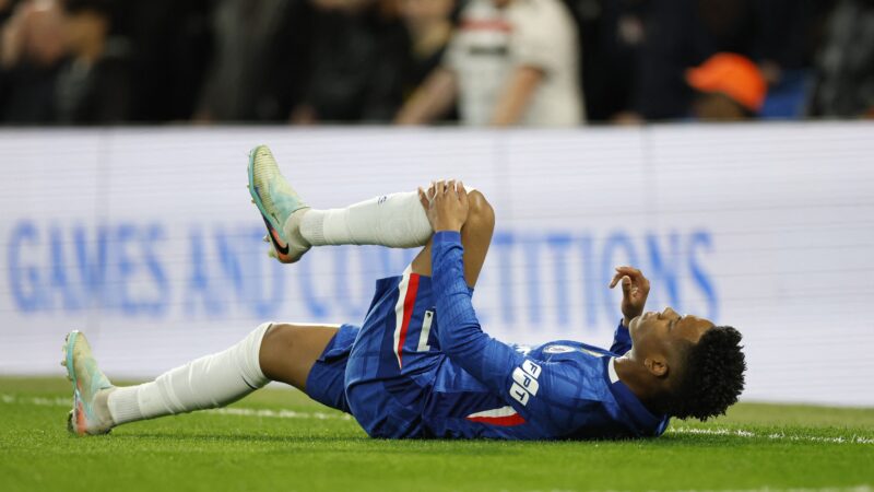 Novos exames indicam lesão grave, e Estêvão planeja viagem ao Brasil para tentar jogar a Copa