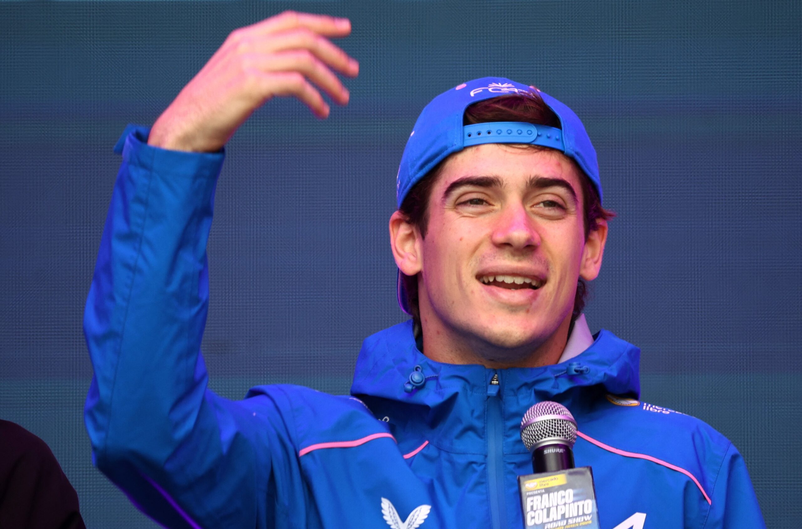 Franco Colapinto lota ruas de Buenos Aires para evento de apresentação