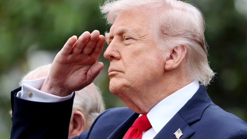 Trump orienta assessores a se prepararem para bloqueio prolongado ao Irã, diz jornal