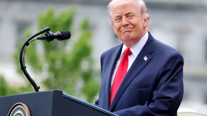Após visita do rei Charles III, Trump diz que vai suspender tarifas sobre uísque entre Escócia e Kentucky