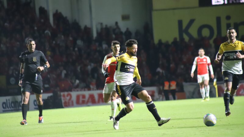 Arthur Caíke aparece no BID e fica liberado para jogar pelo Botafogo-SP