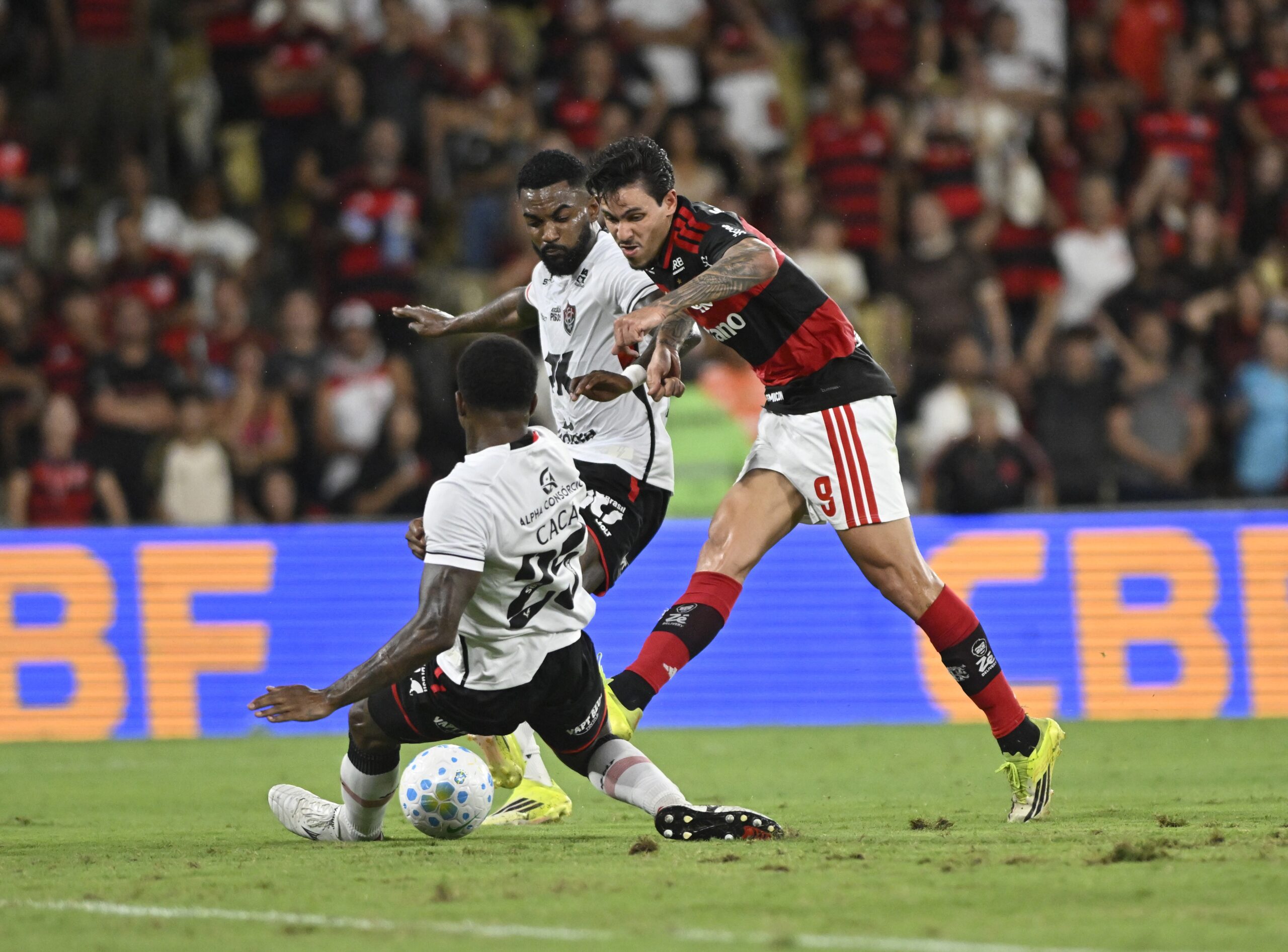 Flamengo 2 x 1 Vitória: assista aos gols e melhores momentos