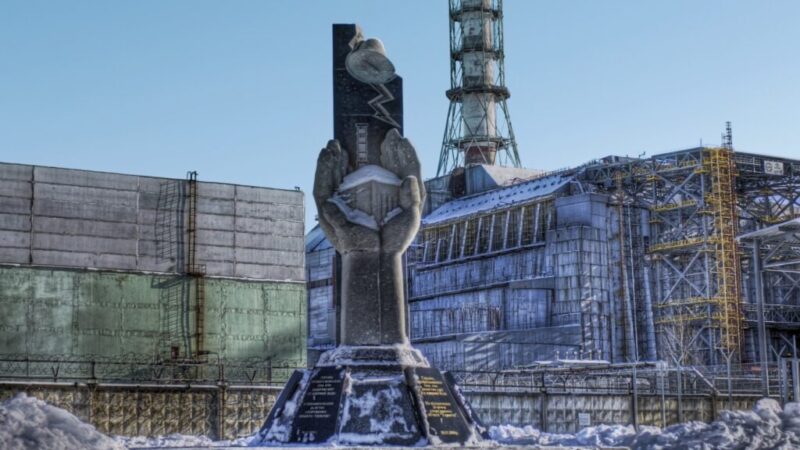 Mísseis russos passam perto de Chernobyl e Ucrânia alerta sobre risco de nova tragédia nuclear