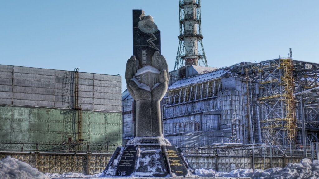 Mísseis russos passam perto de Chernobyl e Ucrânia alerta sobre risco de nova tragédia nuclear