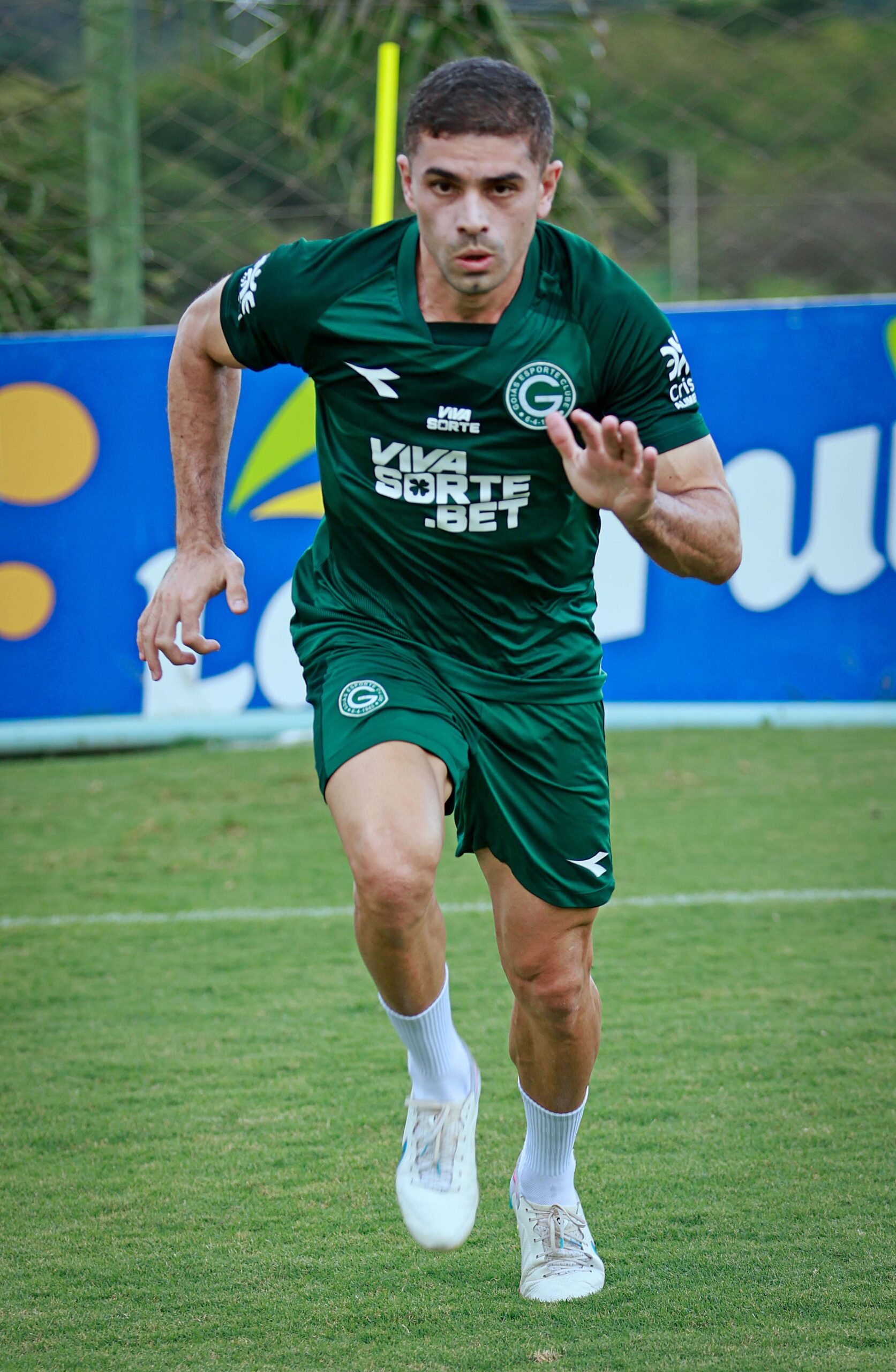 Gegê admite semana “diferente” no Goiás após primeira derrota e mira reação com “fator casa”