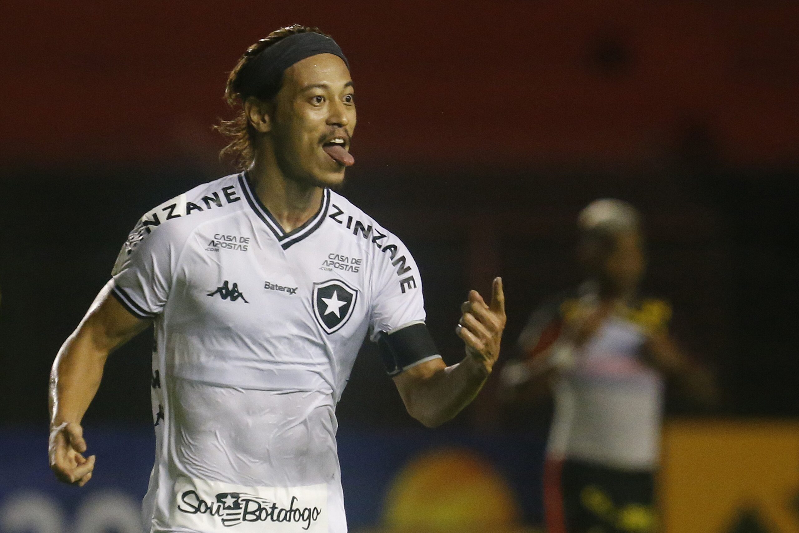 Ex-Botafogo, Honda anuncia volta ao futebol e vai atuar em Singapura