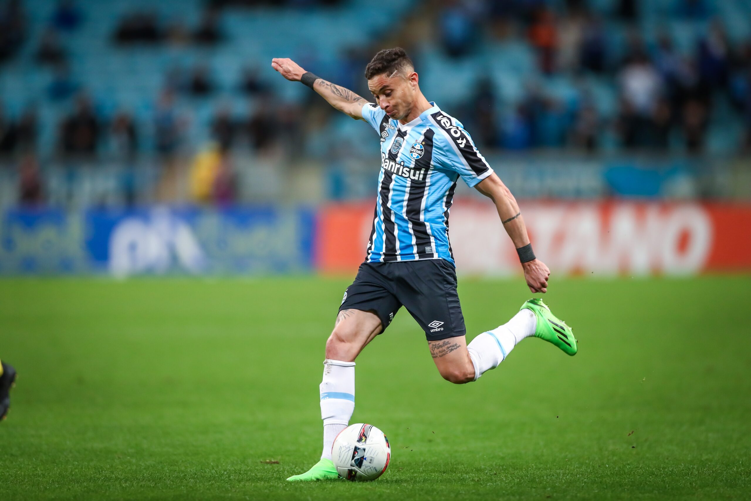 Juventude contrata lateral ex-Grêmio e Palmeiras