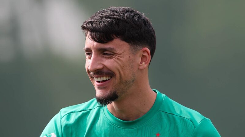 Piquerez treina no gramado pela primeira vez no Palmeiras após cirurgia no tornozelo direito