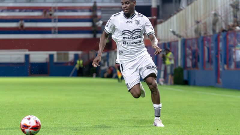 Figueirense confirma a saída de dois laterais-esquerdos