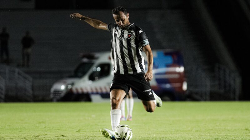 Último brasileiro artilheiro de grande liga europeia, Nenê retoma fase goleadora no Botafogo-PB