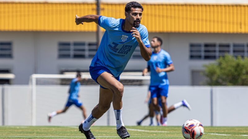 Após dois anos parado por lesão, ex-Vasco e Inter volta aos gramados: “Passou um filme”