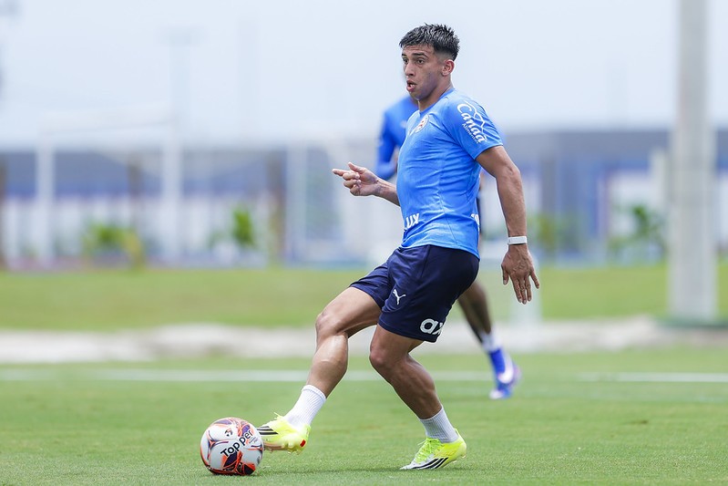 Kanu e Sanabria participam de parte do treino do Bahia para pegar o Palmeiras