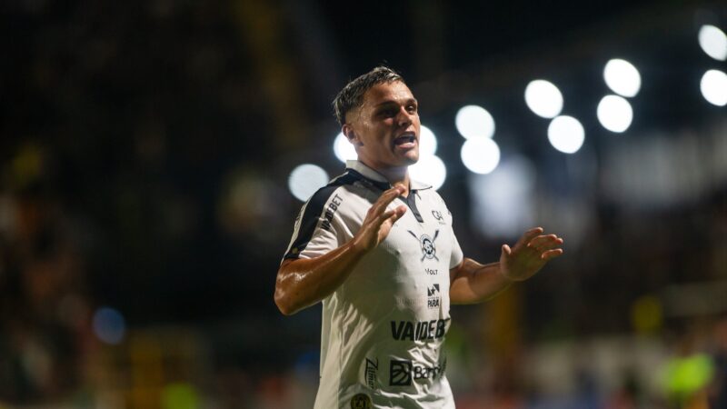 Remo oficializa saída de atacante uruguaio que conquistou acesso à Série A pelo clube