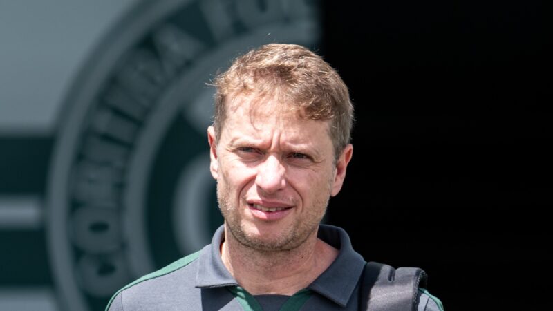 Tristeza e respaldo: Seabra detalha impacto de críticas de torcedores a volante no ambiente do Coritiba