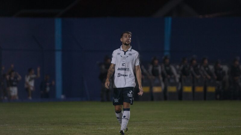 Zagueiro do Remo faz gesto obsceno para torcida após derrota para o Cruzeiro no Baenão