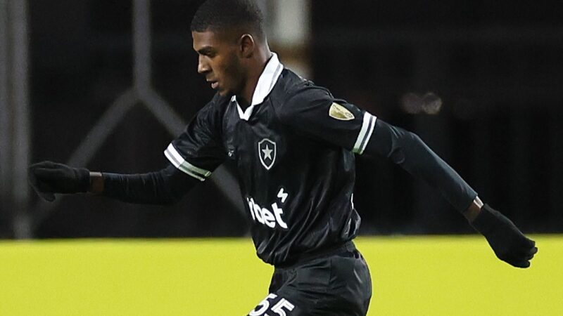 Onde está Wallace Davi? Parte da negociação de Savarino, volante perde espaço no Botafogo