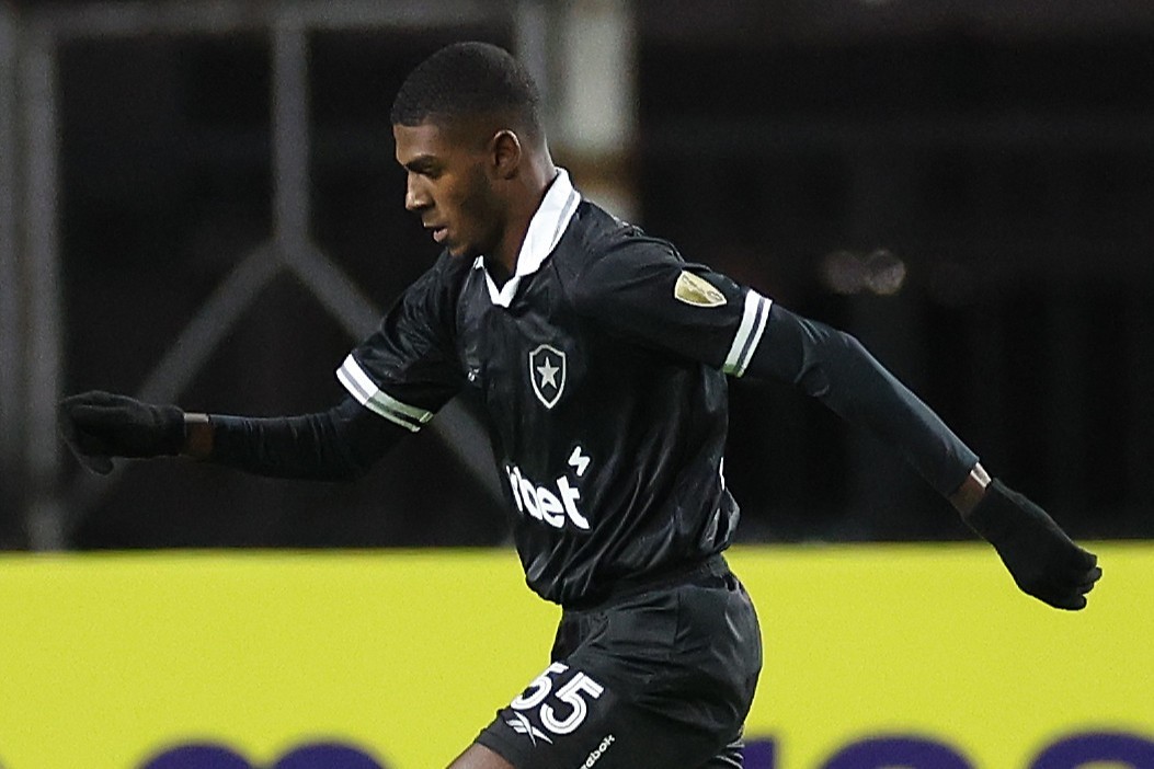 Onde está Wallace Davi? Parte da negociação de Savarino, volante perde espaço no Botafogo