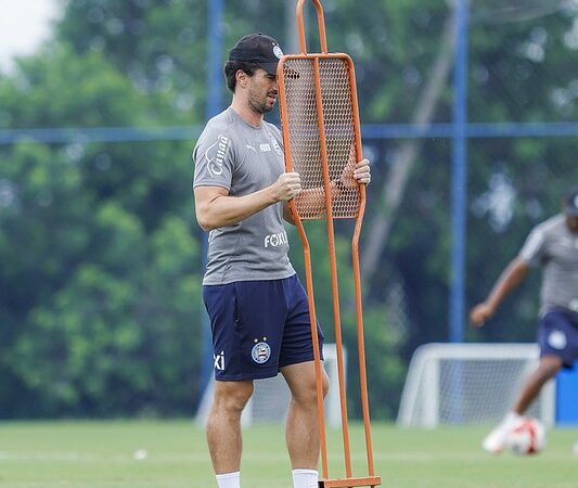 Conheça auxiliar de Rogério Ceni que vai comandar o Bahia e rever o Flamengo na beira do campo