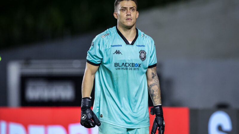 Rio Branco-ES confirma saídas de goleiro, meia gringo e lateral