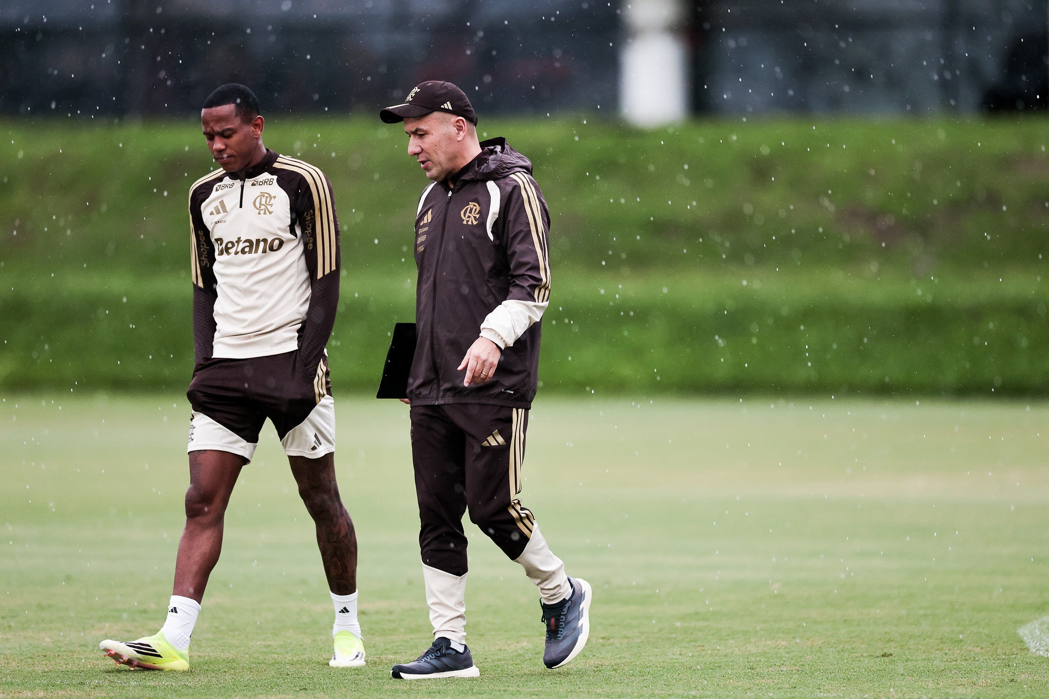 Destaque negativo em último jogo contra o Bahia, Wallace Yan tenta retomar prestígio no Flamengo