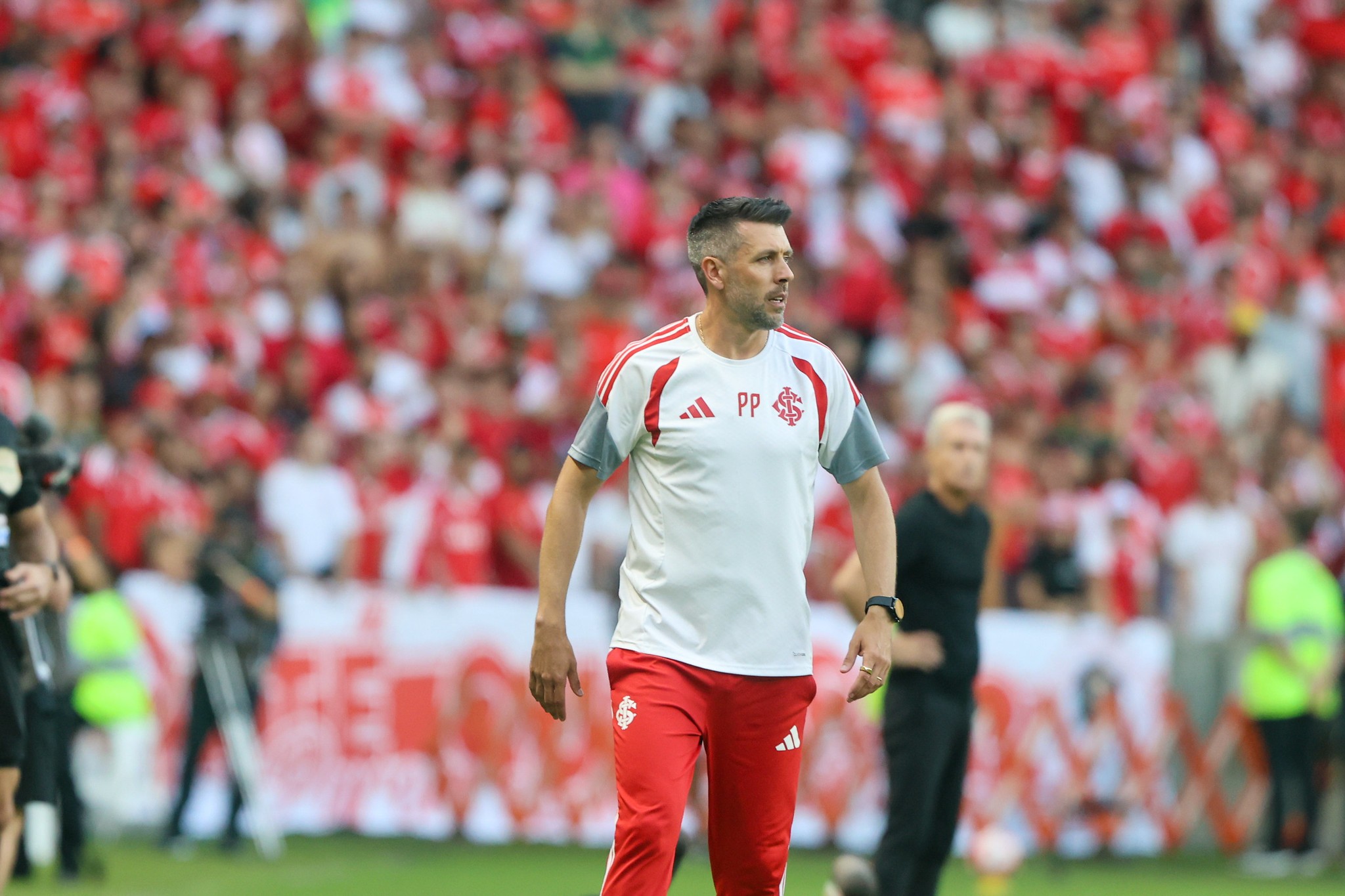 Saiba os motivos para Pezzolano acreditar que o Inter é favorito no Gre-Nal