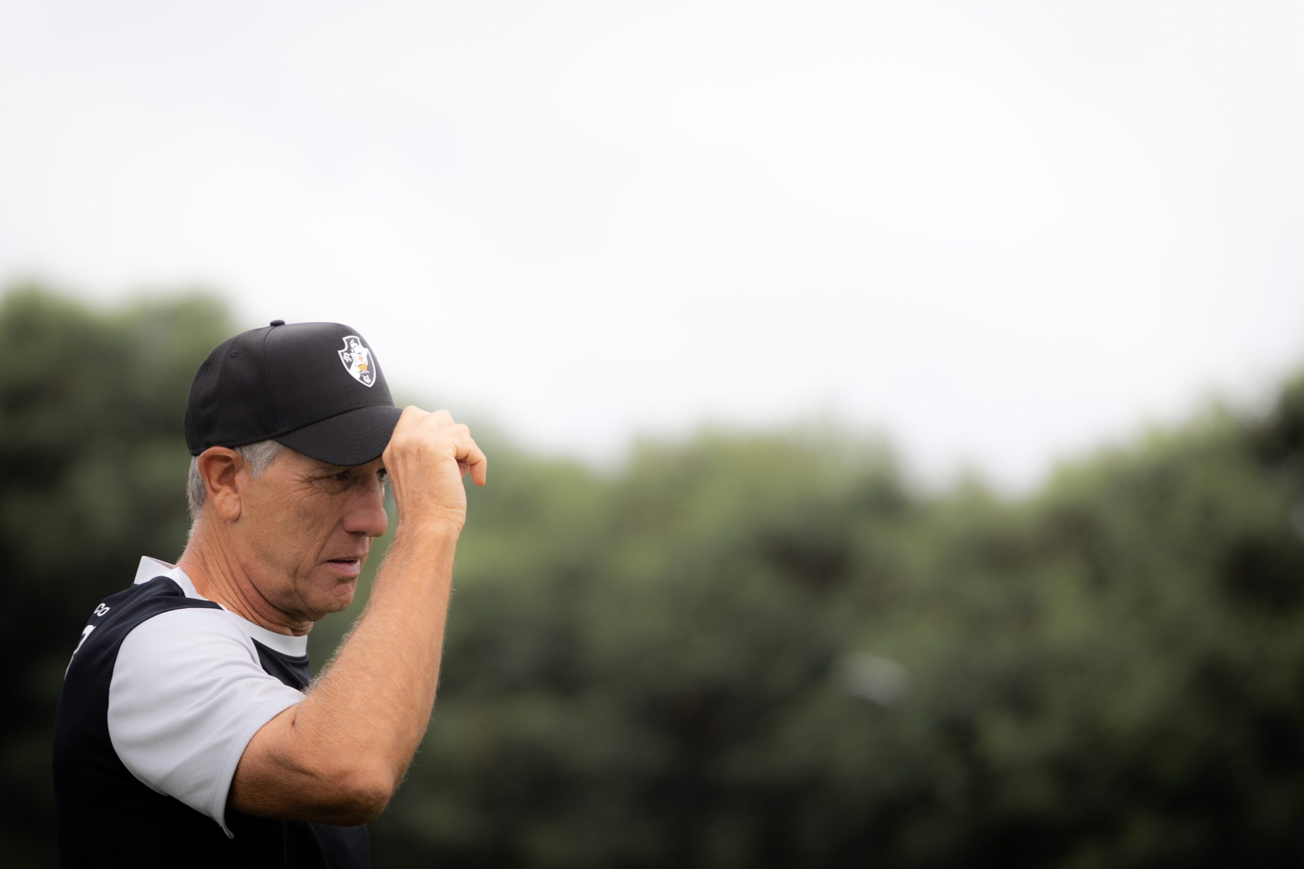 Conmebol abre processo disciplinar contra Renato Gaúcho, que não foi a jogo do Vasco na Argentina