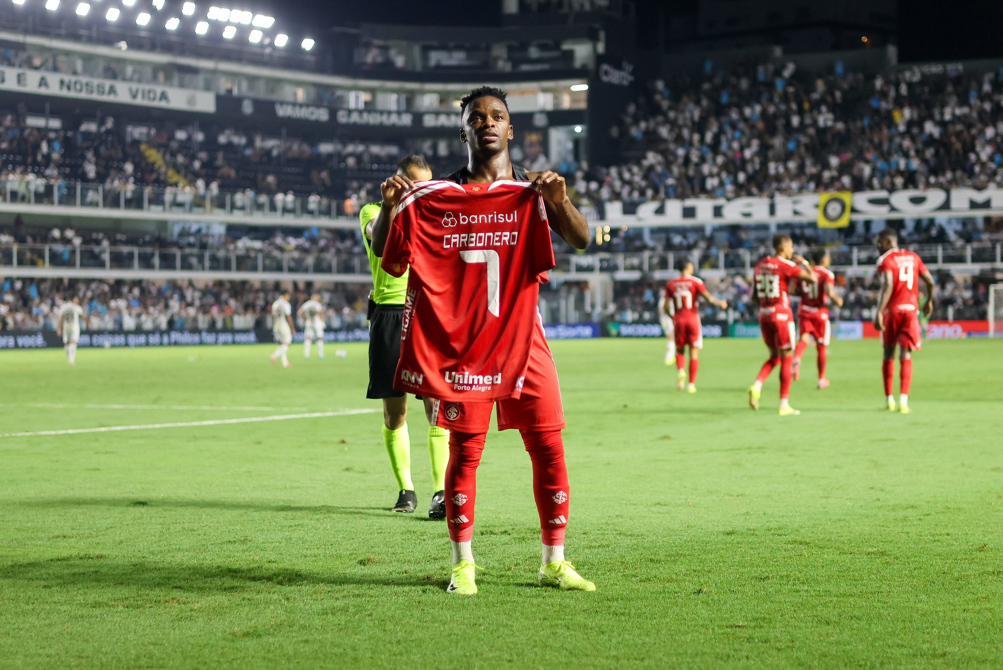 Reserva nos últimos jogos, Carbonero pode voltar ao Inter com esperança de melhora ofensiva