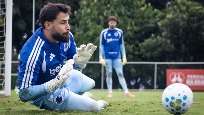 Cássio ou Matheus Cunha no Cruzeiro? Veja o que mostra comparativo entre os goleiros