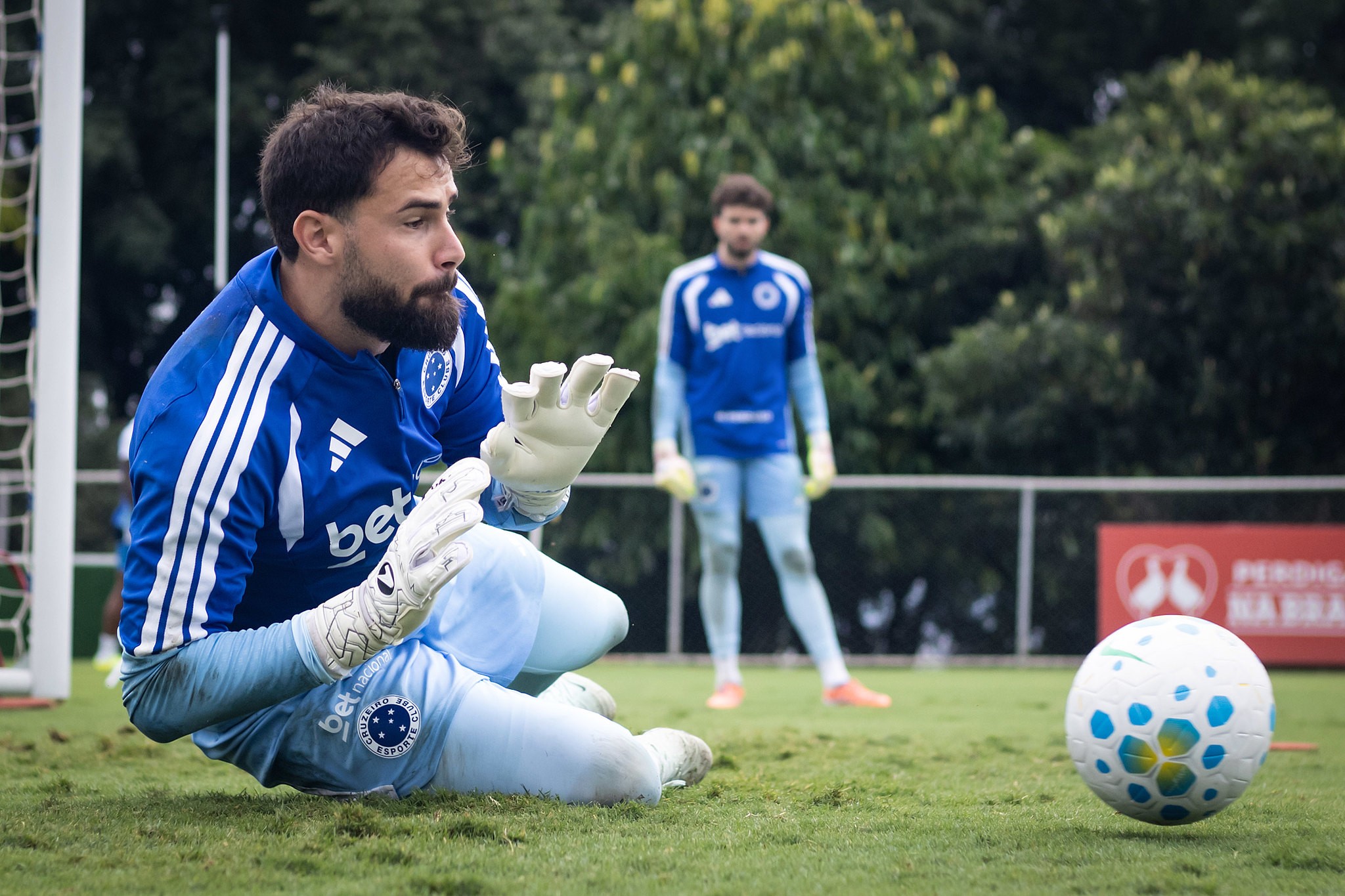 Cássio ou Matheus Cunha no Cruzeiro? Veja o que mostra comparativo entre os goleiros