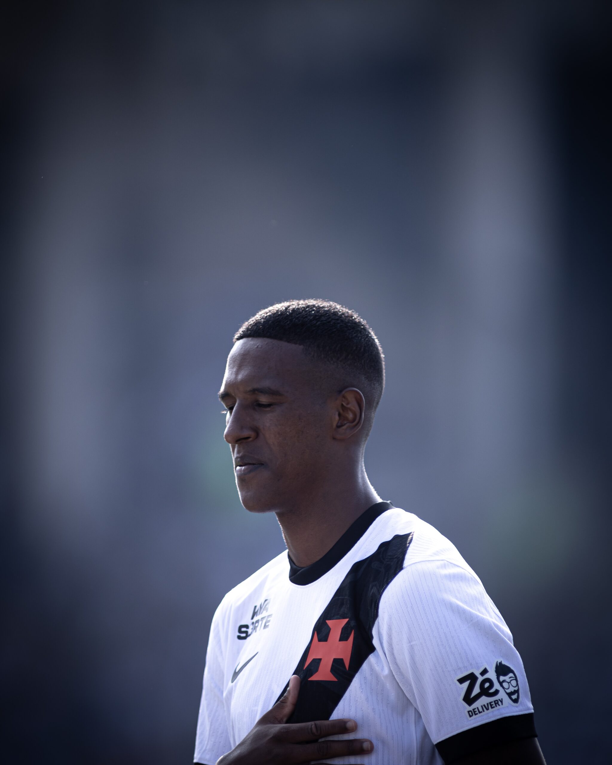 Renato busca correções por excesso de gols sofridos e coloca defesa do Vasco à prova contra o Coritiba