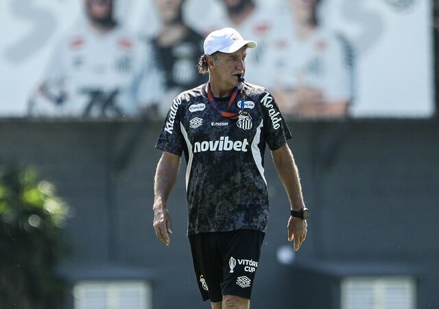 Cuca reforça desejo de contratar mais jogadores para o Santos; veja quais são as carências do elenco