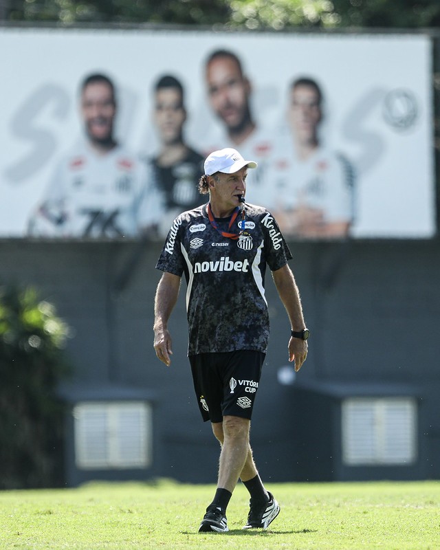 Cuca reforça desejo de contratar mais jogadores para o Santos; veja quais são as carências do elenco