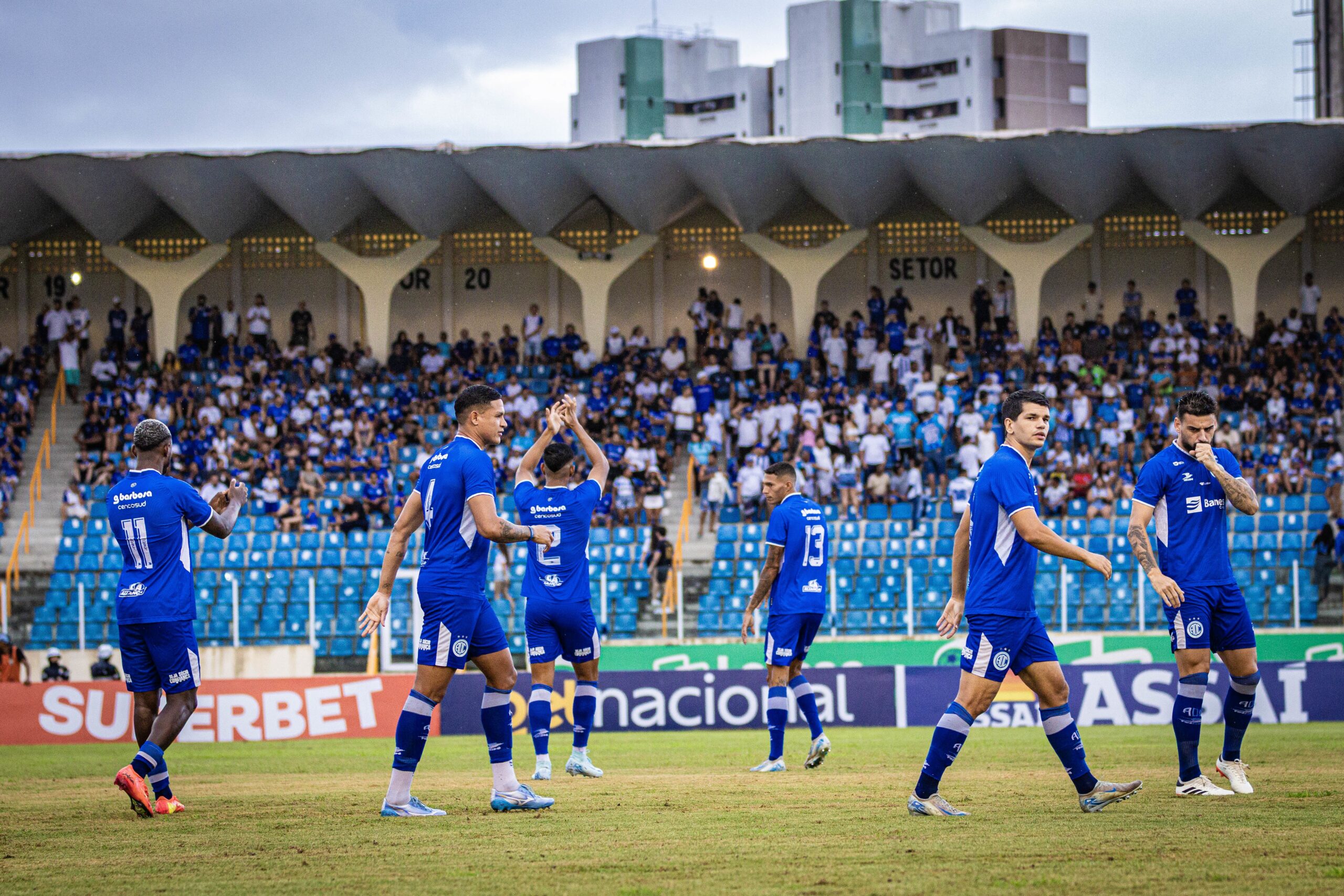 Com três competições, Confiança terá maratona de nove jogos em 28 dias