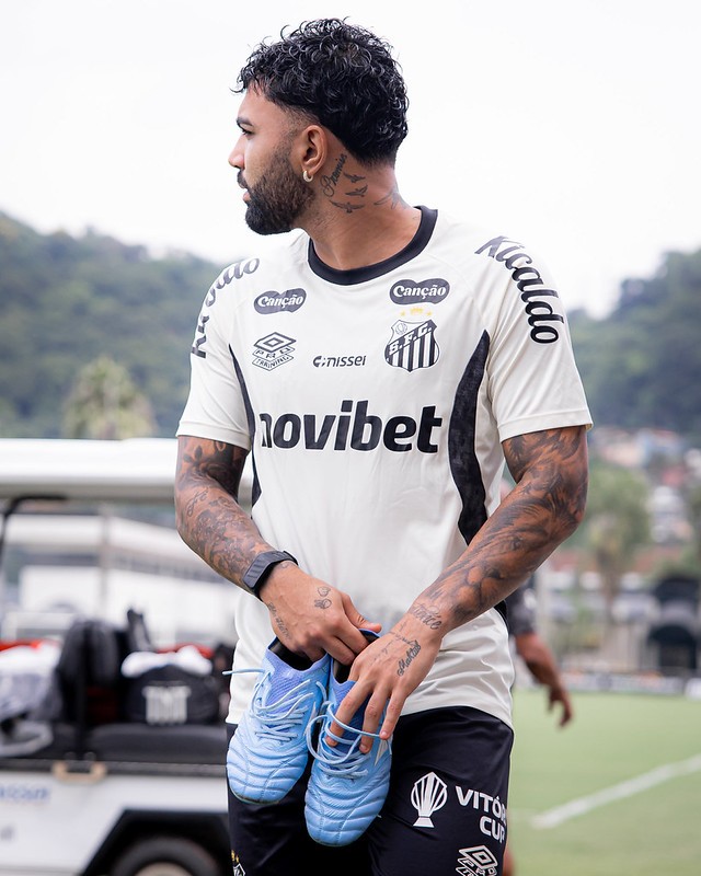 Treino do Santos: Gabriel Barbosa trabalha no campo e deve ser reforço contra o Flamengo