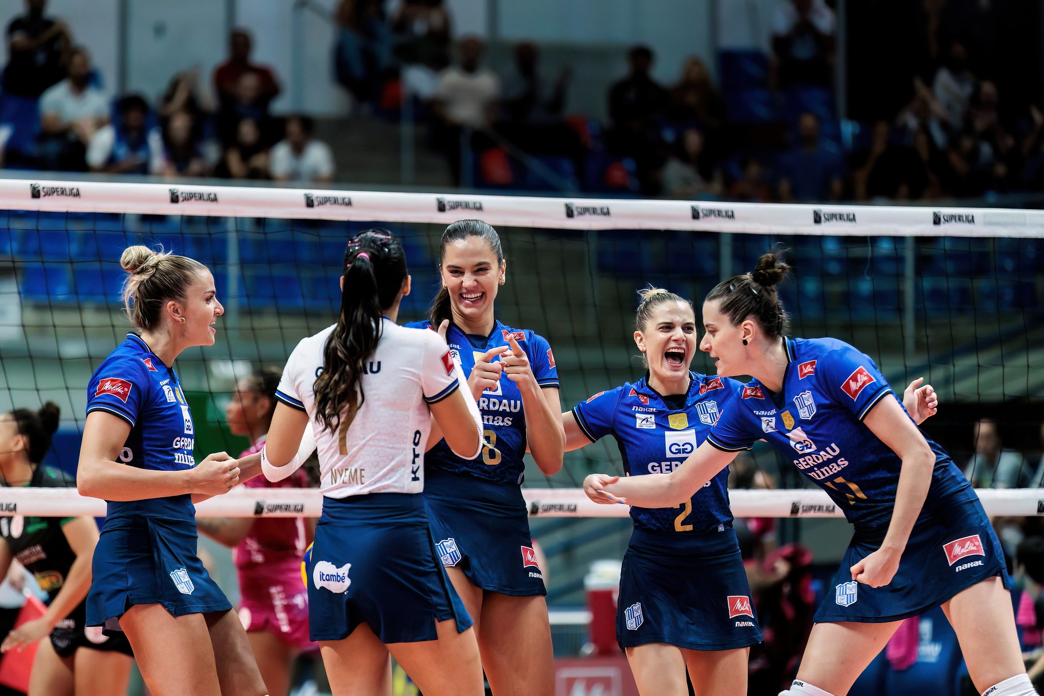 Minas domina Maringá, vence em casa e abre vantagem nas quartas de final da Superliga
