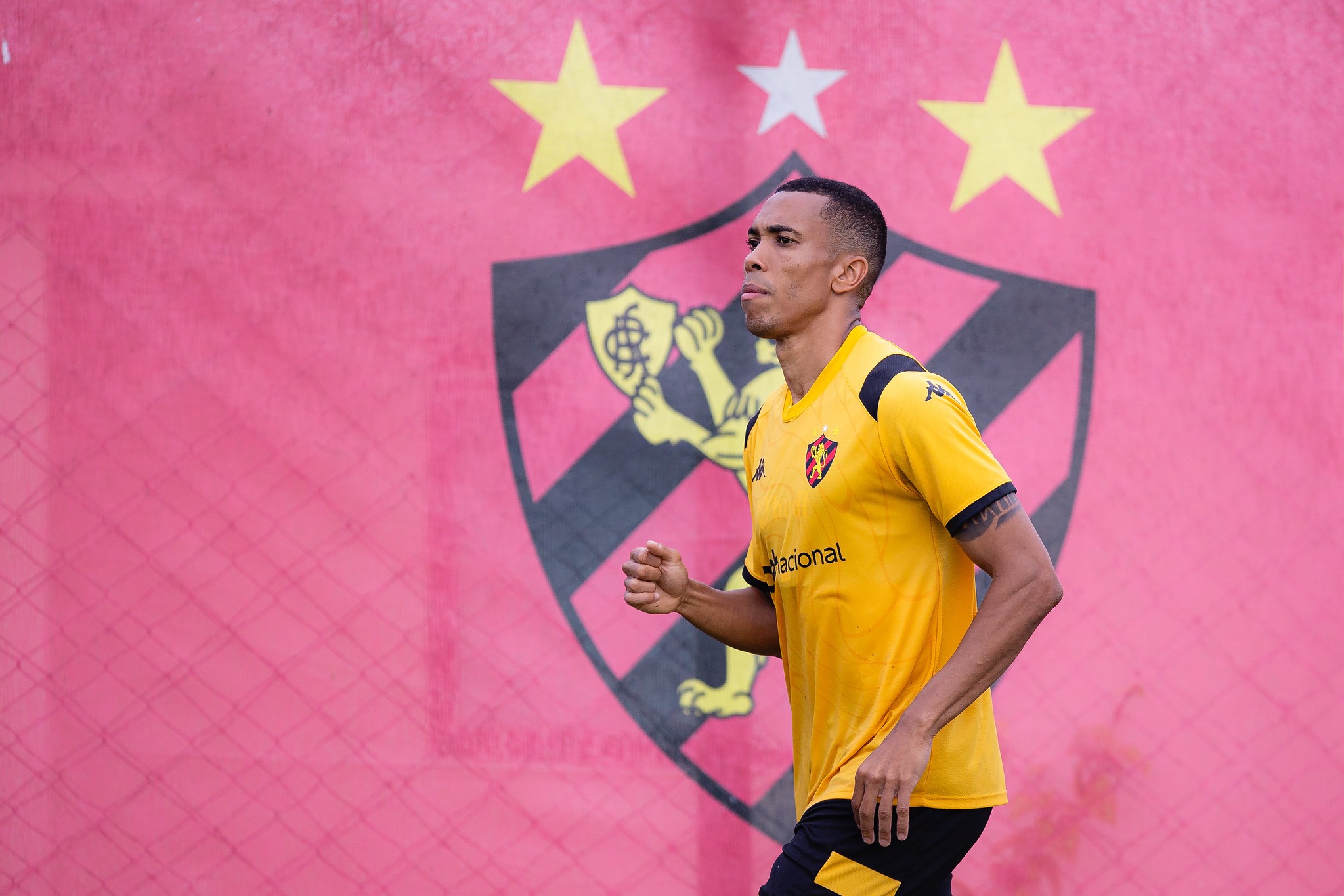 Condição física de Madson anima Sport, e lateral terá estreia em breve