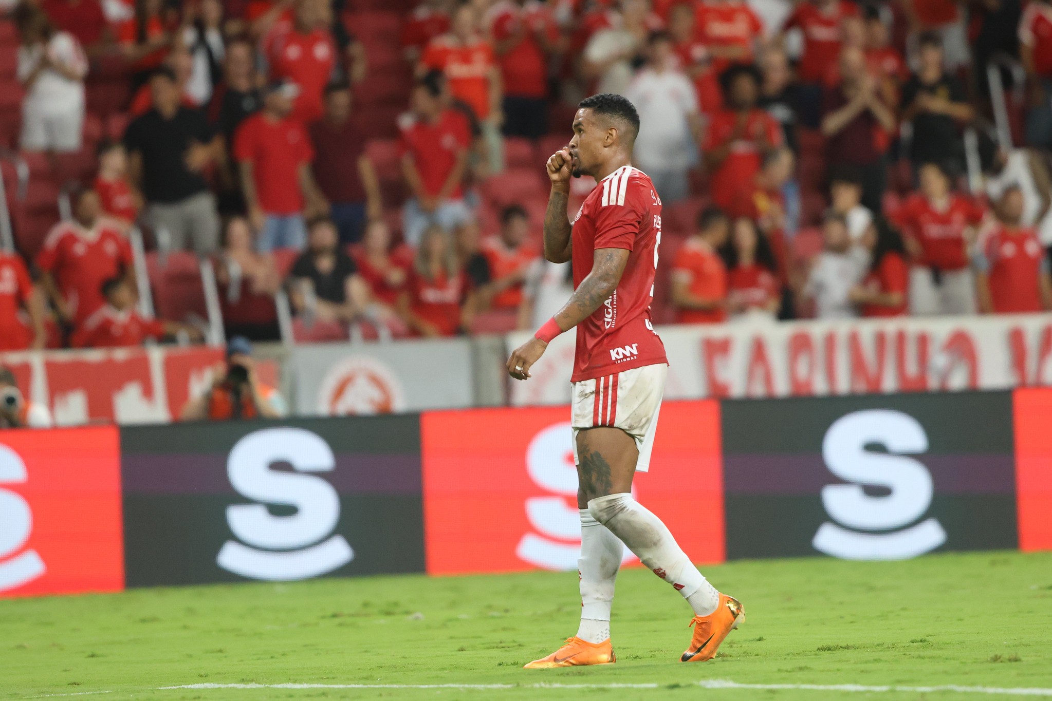 Alerrandro marca segundo gol pelo Inter e mira meta contratual para permanecer no Beira-Rio