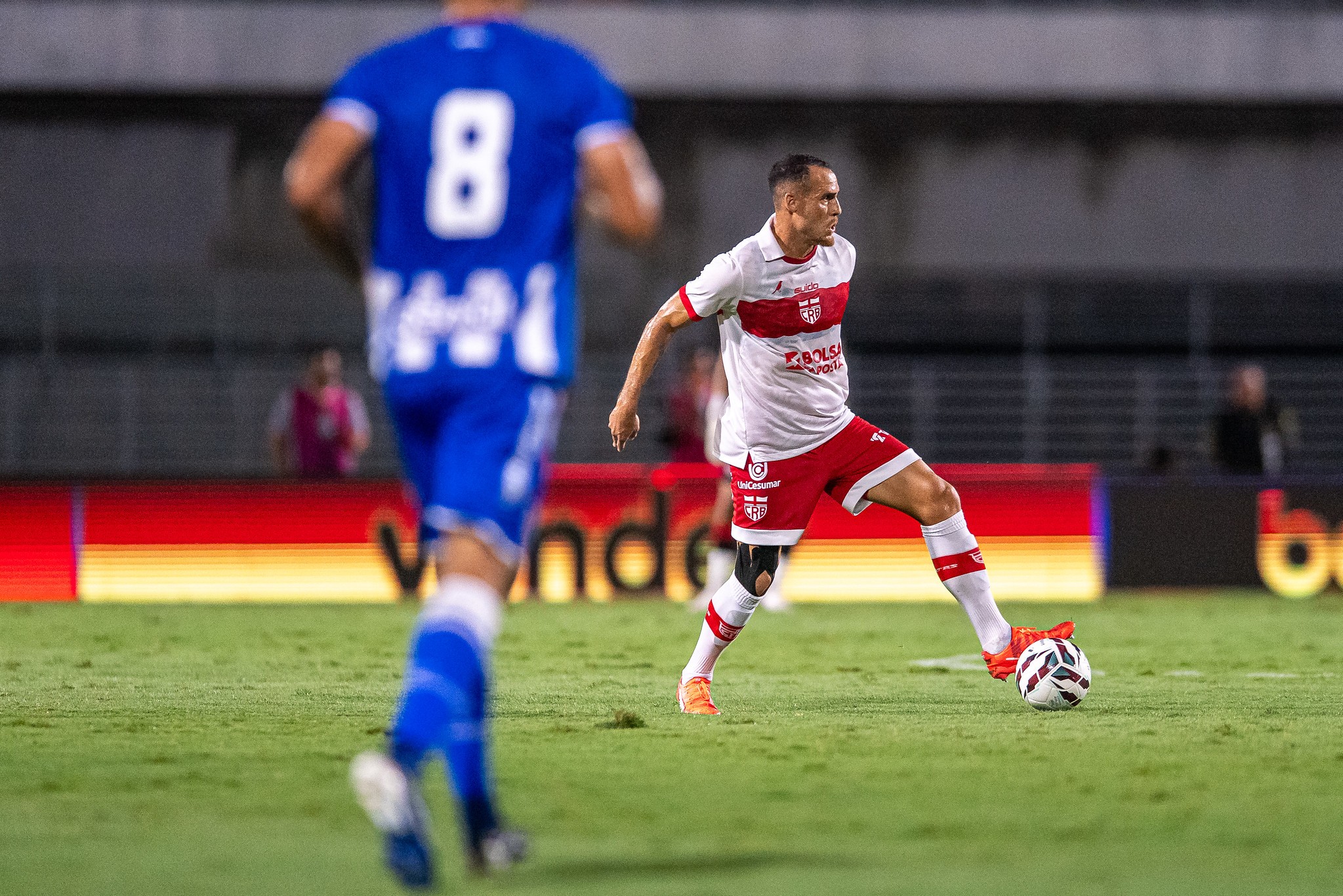 Pedro Castro sai de campo com dor no joelho e aumenta lista de machucados do CRB